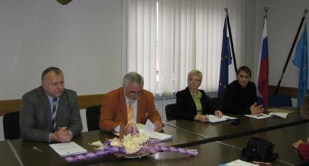 Z desne- Luka Špilar, Zdenka Tomažič, vodja oddelka za družbene dejavnosti, župan in podžupan